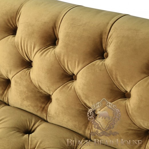 pikowana welurowa sofa w kolorze musztardowym black bear house